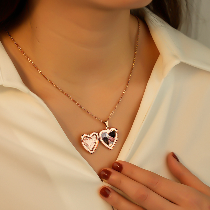 Gepersonaliseerde hanger met f - Heart Locket Necklace Photo recensie en prijs
